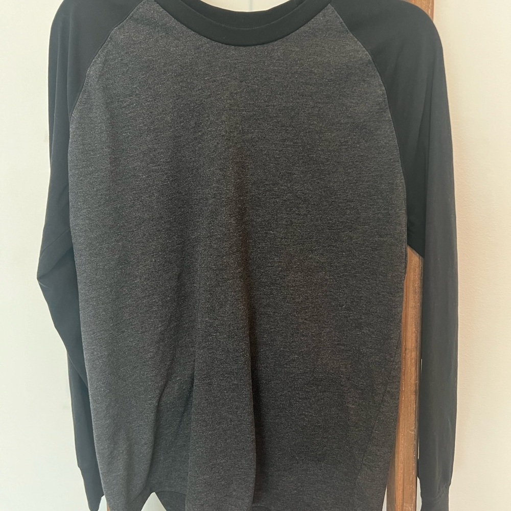 Old Navy Men’s Black & Grey Long Sleeved Shirt
